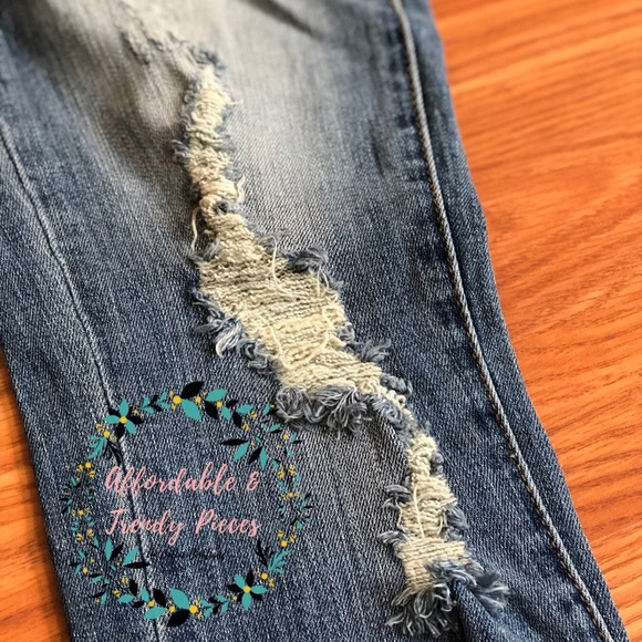 KanCan NWT | Skinny Fit | Ripped Detail - Picture 4 of 5